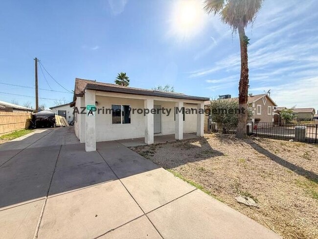property at 2427 W Yavapai St