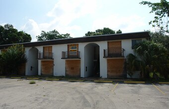 2229 Central Ave in Ft. Myers, FL - Foto de edificio - Building Photo