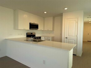 242 Kings Row Ln in Jarrell, TX - Building Photo - Building Photo