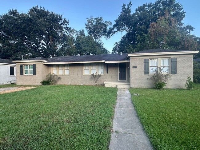 902 Oaklawn Ave