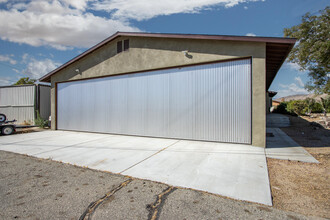 6719 Crestview Ct in Yucca Valley, CA - Foto de edificio - Building Photo