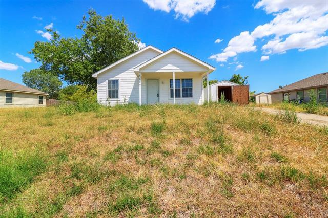 1717 Manor Garden Curve in Greenville, TX - Building Photo