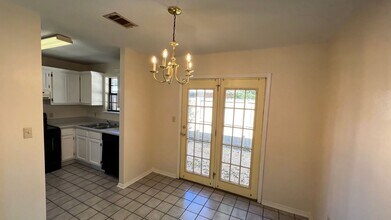 803 E N St in Russellville, AR - Building Photo - Building Photo