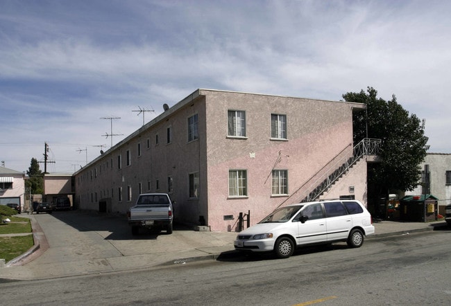 7010 Hood Ave in Huntington Park, CA - Building Photo - Building Photo