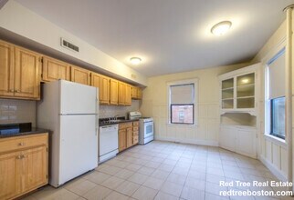 24 Hamilton Rd in Brookline, MA - Foto de edificio - Building Photo