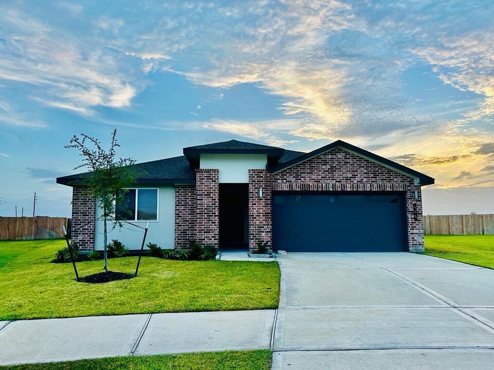 406 Cocosa Ct in Arcola, TX - Foto de edificio