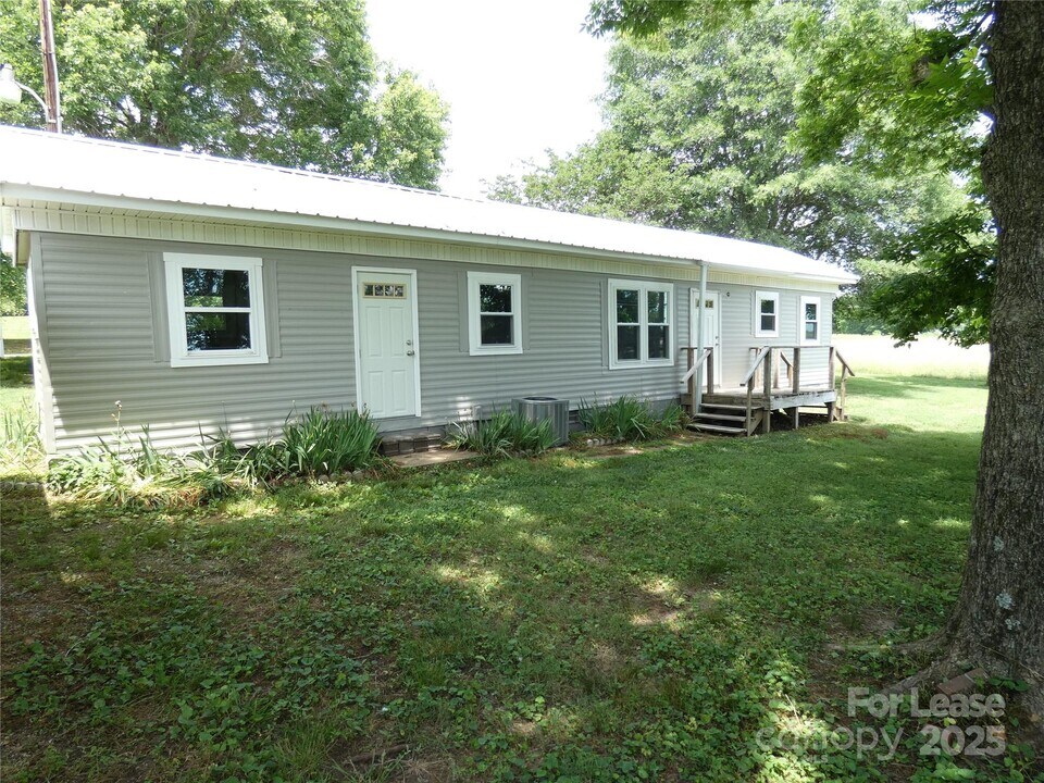 133 N Shady Rest Rd in Statesville, NC - Building Photo
