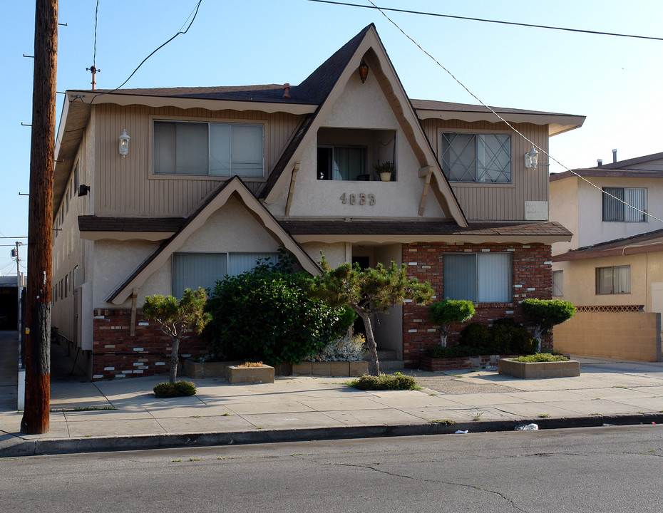 4033 W 135th St in Hawthorne, CA - Foto de edificio