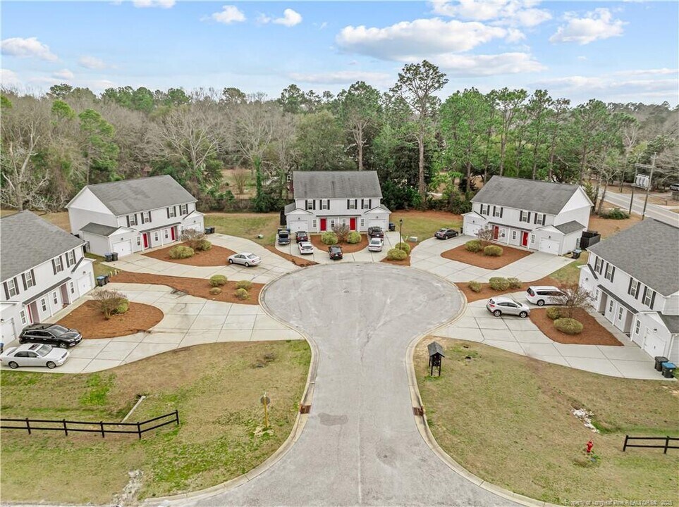 122 Burgess Ln in Raeford, NC - Building Photo