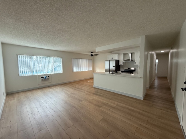 1135 Martin Luther King Jr Ave, Unit 9 in Long Beach, CA - Building Photo - Building Photo