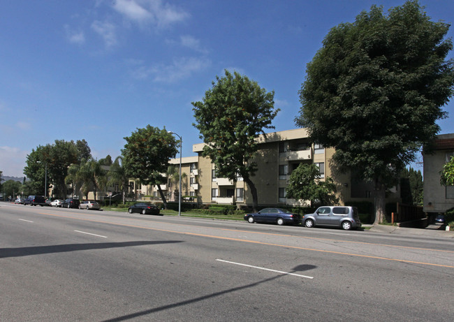 5009 Woodman Ave in Sherman Oaks, CA - Building Photo - Building Photo