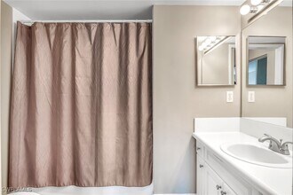 1250 Wildwood Lakes Blvd in Naples, FL - Building Photo - Building Photo