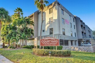 1595 NE 135th St in North Miami, FL - Foto de edificio - Building Photo