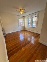 520 Cambridge St, Unit 6A in Cambridge, MA - Foto de edificio - Building Photo