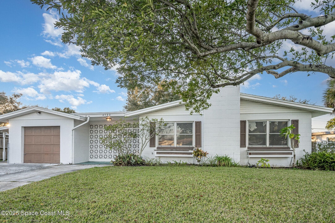 4320 Beacon Ave in Titusville, FL - Building Photo