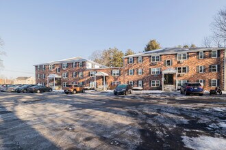 33 Garden Rd in Plaistow, NH - Foto de edificio - Building Photo