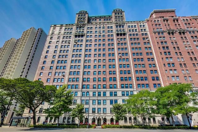 3240 N Lake Shore Dr-Unit -10B in Chicago, IL - Building Photo - Building Photo