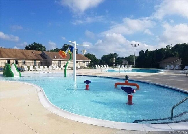 19 Sierra Ct in Coram, NY - Building Photo - Building Photo