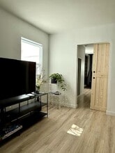5645 Auckland Ave in North Hollywood, CA - Building Photo - Building Photo