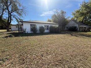 105 S Magnolia St in Crescent, OK - Building Photo - Building Photo