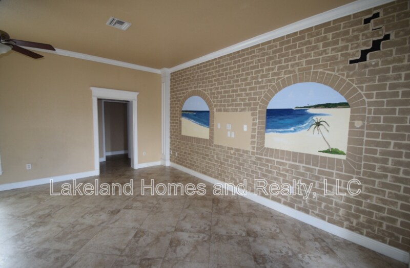 222 Carpenters Way in Lakeland, FL - Building Photo