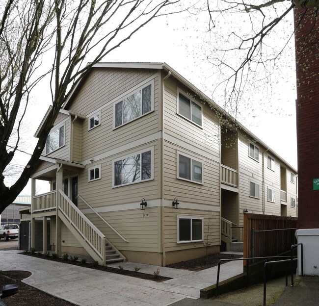 2424 N Vancouver Ave in Portland, OR - Foto de edificio - Building Photo