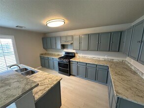 318 Remington Heights Dr in Houston, TX - Building Photo - Building Photo