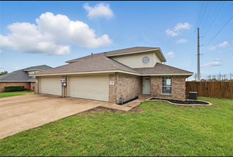 310 California Dr in Glenn Heights, TX - Building Photo