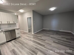 46882 Sylvan Dr in Chilliwack, BC - Building Photo - Building Photo