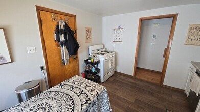 2233 S Mound St, Unit Upper in Milwaukee, WI - Building Photo - Building Photo