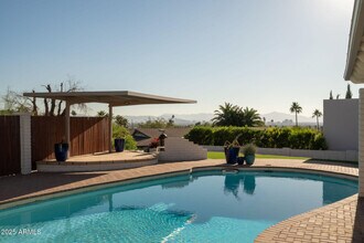 2439 E Lincoln Cir in Phoenix, AZ - Building Photo - Building Photo