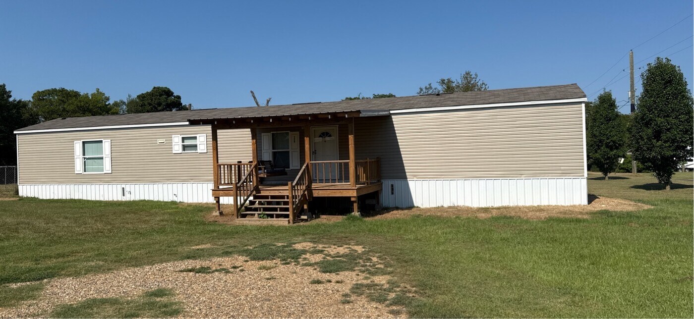 129 W Spruce in Lockesburg, AR - Building Photo