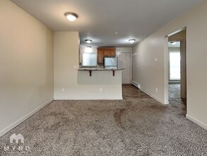 22612 6th Ave S, Unit 1 in Des Moines, WA - Foto de edificio - Building Photo