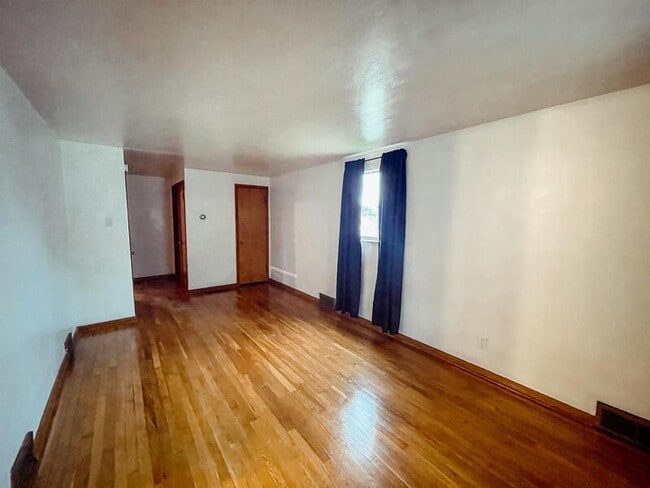 528 Cypress Alley in Glassport, PA - Building Photo - Building Photo