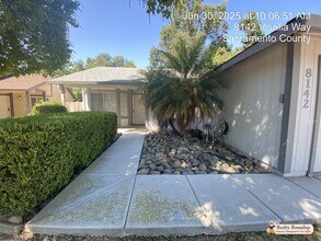 8142 Visalia Way in Sacramento, CA - Building Photo - Building Photo
