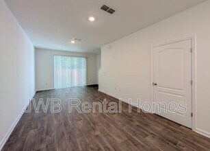 5934 Sharon Lake Dr in Jacksonville, FL - Building Photo - Building Photo