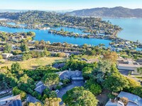 95 Spring Ln in Tiburon, CA - Foto de edificio - Building Photo