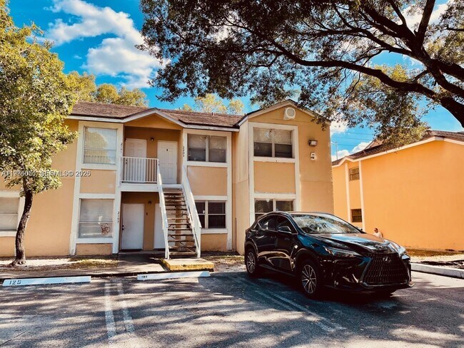 2201 SW 80th Terrace in Miramar, FL - Building Photo - Building Photo