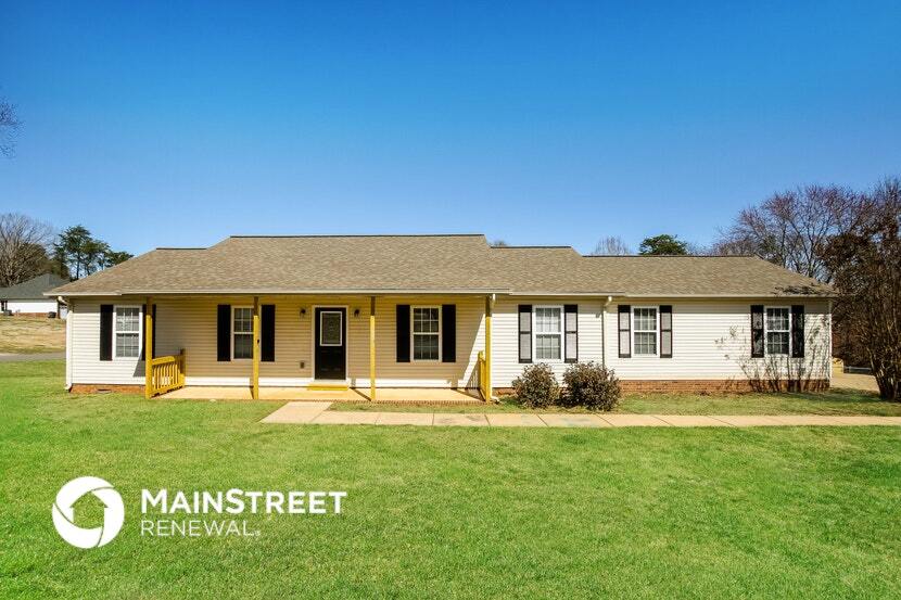 101 St Martins Ln in Statesville, NC - Building Photo