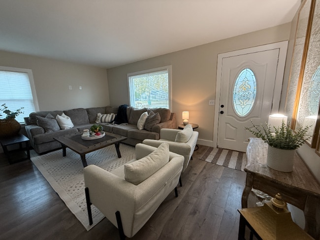 206 Kissane Ave in Brighton, MI - Foto de edificio - Building Photo