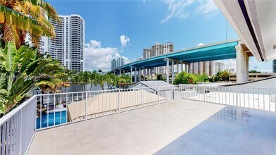 19140 N Bay Rd in Sunny Isles Beach, FL - Building Photo - Building Photo