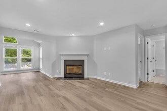 1006 Canyon Point Cir in Roswell, GA - Building Photo - Building Photo