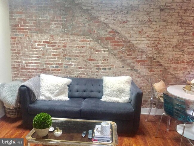 131 S 13th St in Philadelphia, PA - Building Photo - Building Photo