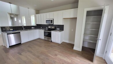 1512 Roseburg Dr in Austin, TX - Building Photo - Building Photo