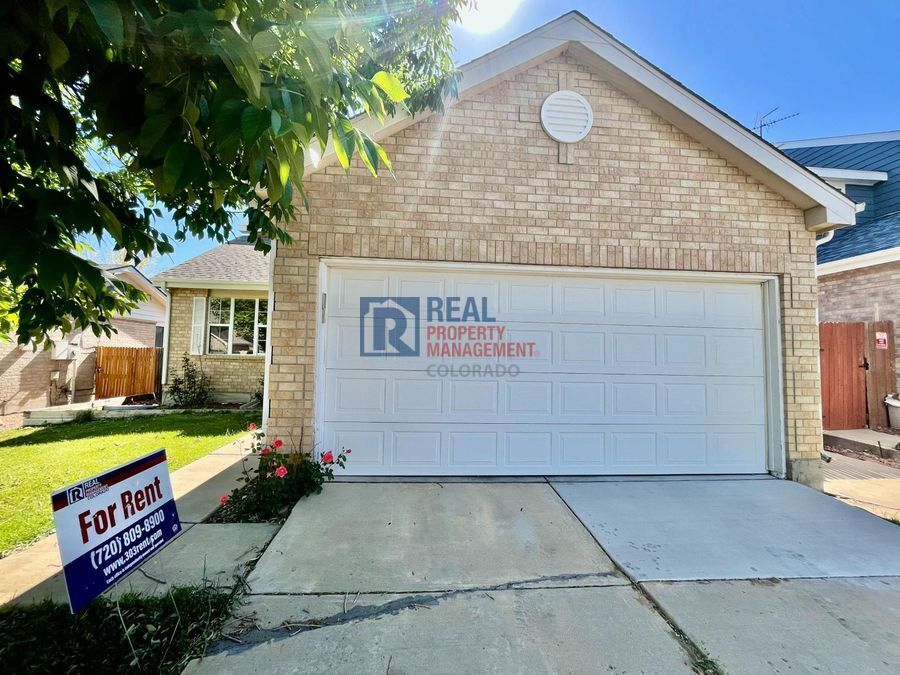 12200 Monaco Dr in Brighton, CO - Building Photo