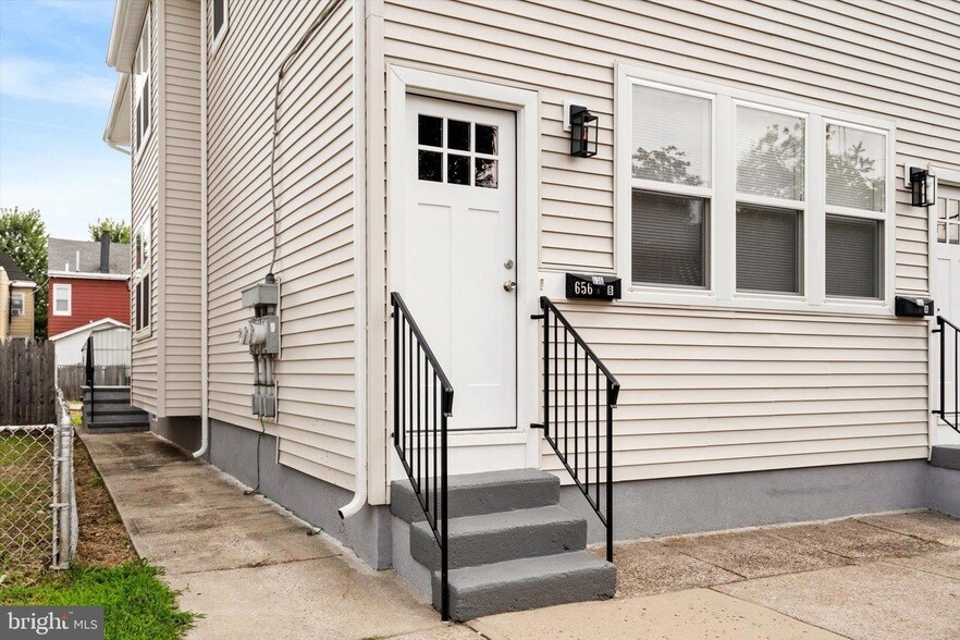 656 Schiller Ave in Trenton, NJ - Foto de edificio