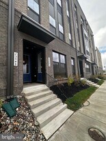 2504 W Peninsula Dr in Baltimore, MD - Building Photo