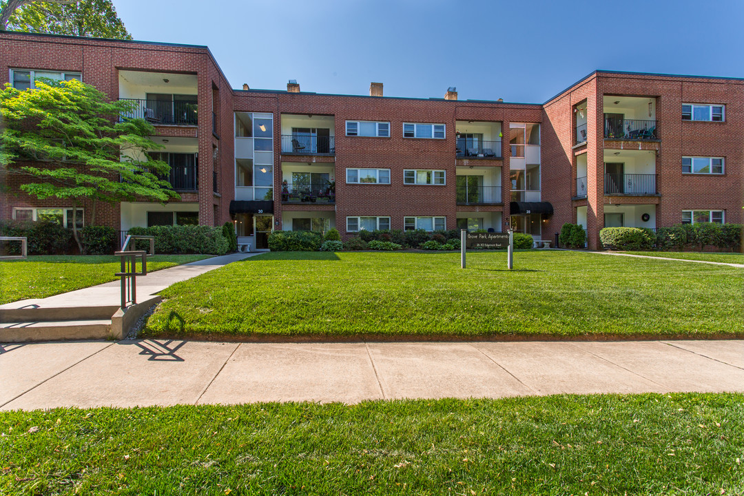 Grove Park Apartments in Asheville, NC - Building Photo