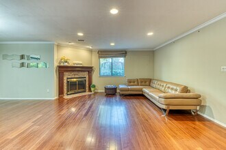 39 Wimbledon Dr in Roslyn, NY - Building Photo - Building Photo