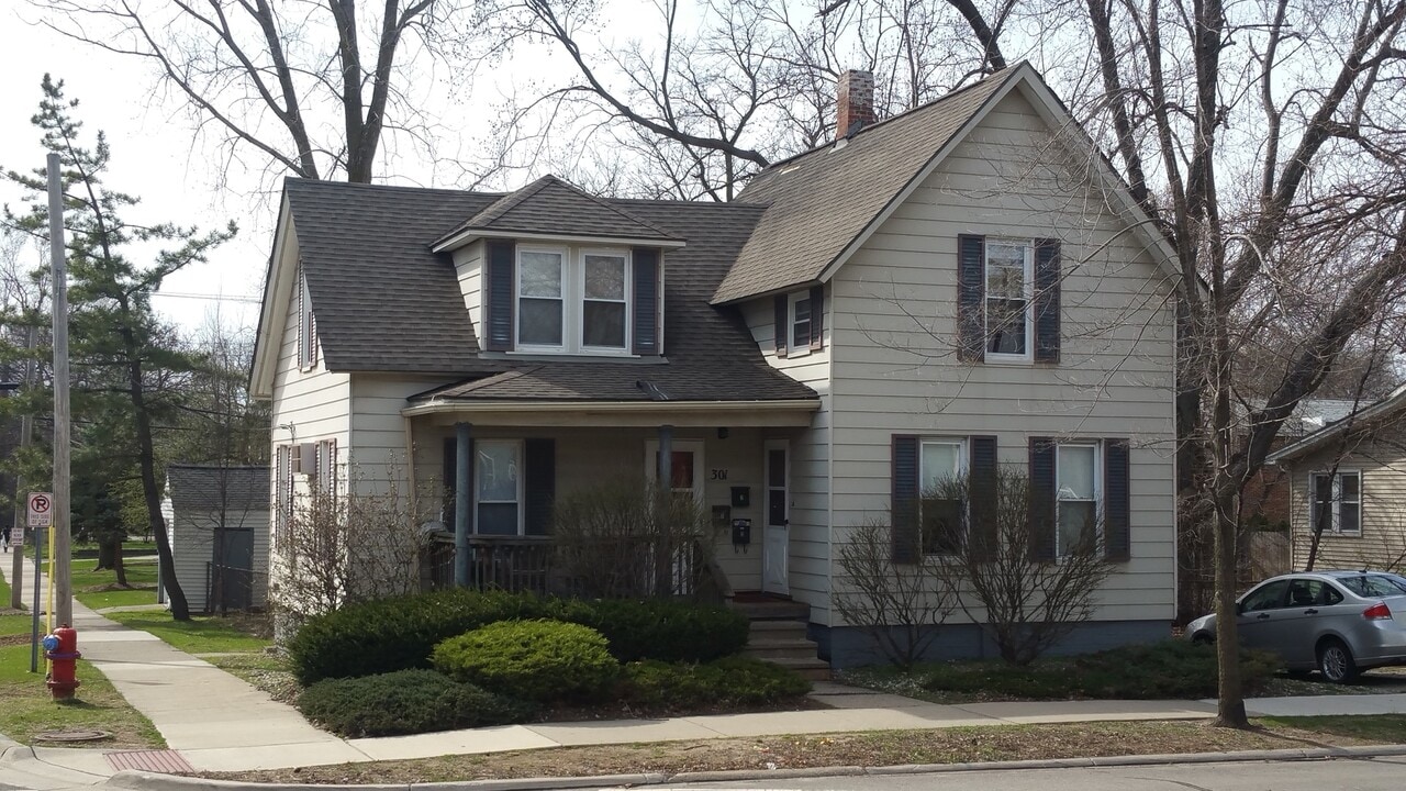 301 N Washington Ave in Royal Oak, MI - Building Photo